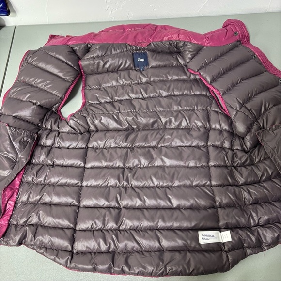 GAP Women's Small Down Puffer Vest Eggplant Full Zip Button Packable Pockets - Picture 7 of 10